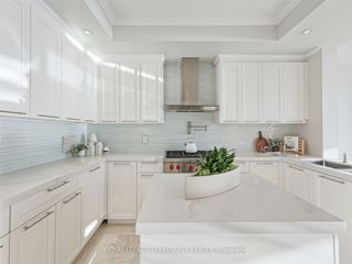 515 - 2095 Lake Shore Blvd W