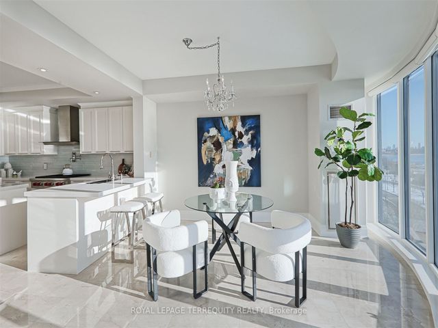 515 - 2095 Lake Shore Blvd W