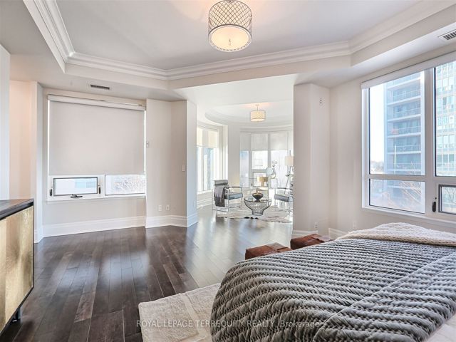 515 - 2095 Lake Shore Blvd W