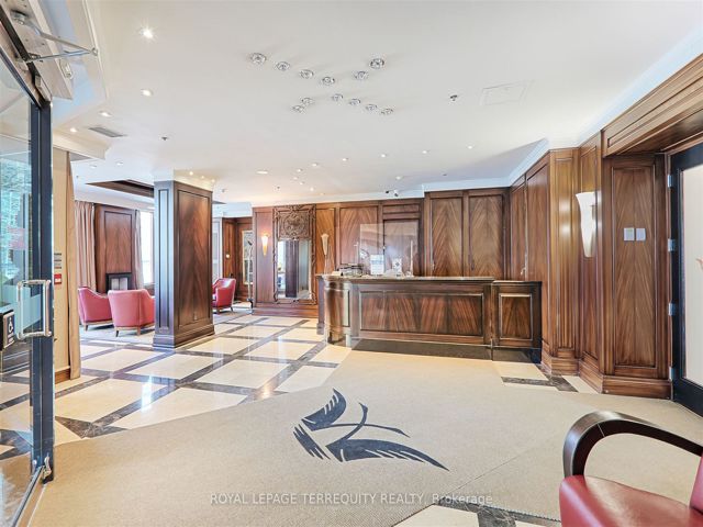 515 - 2095 Lake Shore Blvd W
