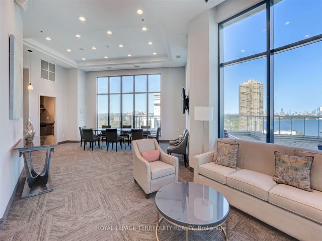 515 - 2095 Lake Shore Blvd W