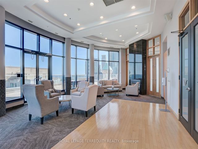515 - 2095 Lake Shore Blvd W