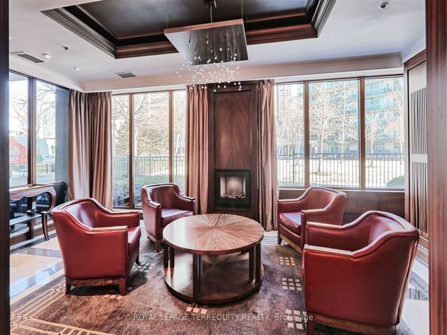 515 - 2095 Lake Shore Blvd W