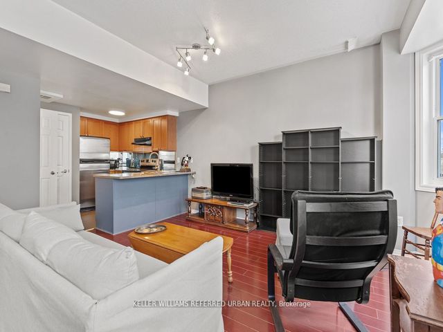 225 - 760 Lawrence Ave W