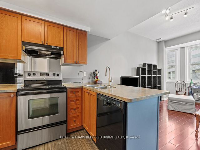 225 - 760 Lawrence Ave W