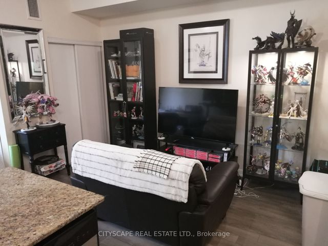 l03 - 816 Lansdowne Ave