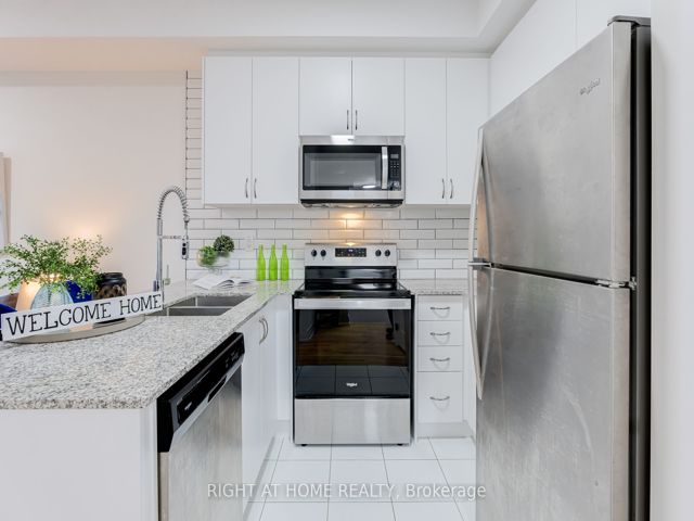 52 - 719 Lawrence Ave W