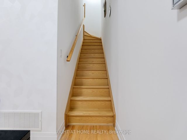 52 - 719 Lawrence Ave W