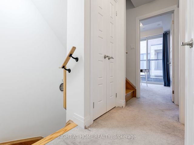 52 - 719 Lawrence Ave W