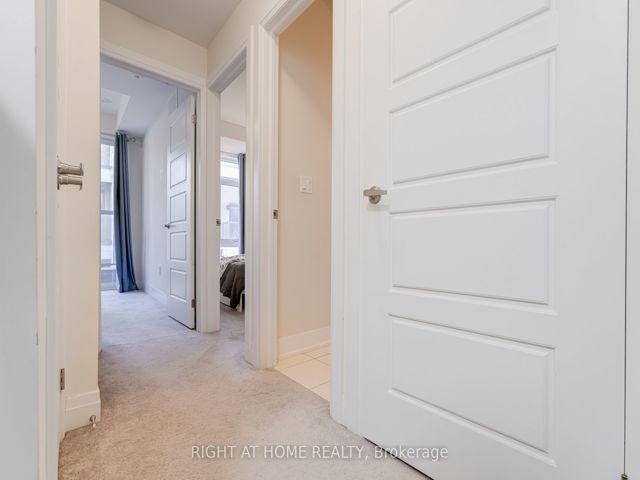 52 - 719 Lawrence Ave W