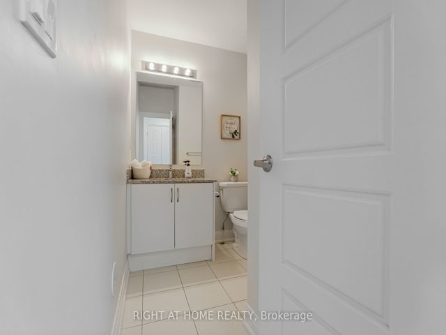 52 - 719 Lawrence Ave W