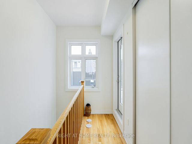 52 - 719 Lawrence Ave W
