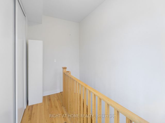52 - 719 Lawrence Ave W