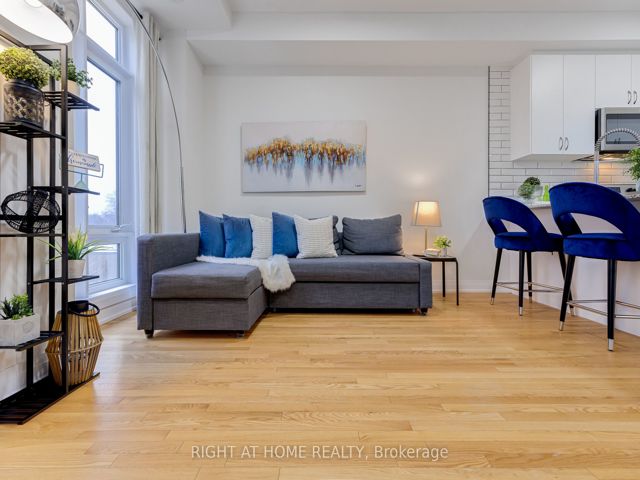 52 - 719 Lawrence Ave W