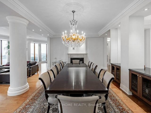 PH15 - 2095 Lake Shore Blvd W