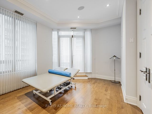 PH15 - 2095 Lake Shore Blvd W