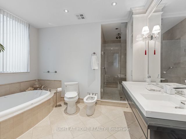 PH15 - 2095 Lake Shore Blvd W