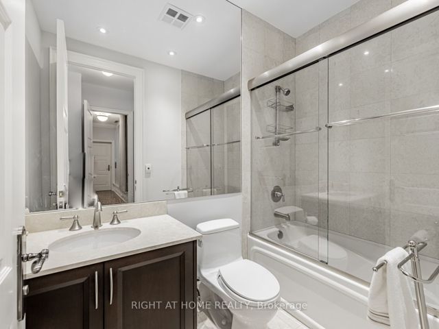 PH15 - 2095 Lake Shore Blvd W