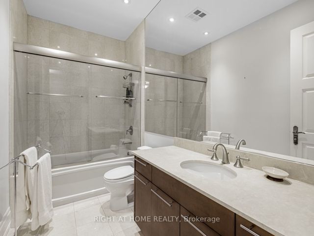 PH15 - 2095 Lake Shore Blvd W