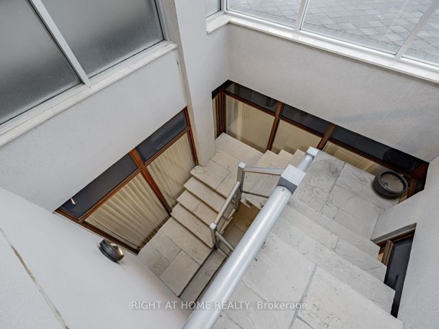 PH15 - 2095 Lake Shore Blvd W