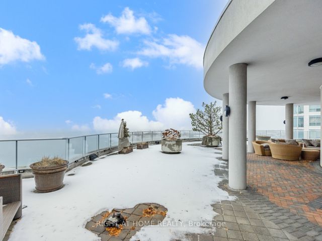 PH15 - 2095 Lake Shore Blvd W