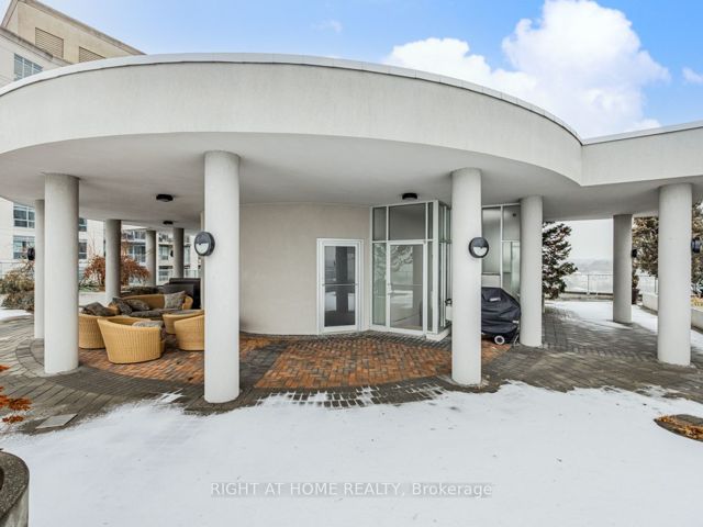 PH15 - 2095 Lake Shore Blvd W