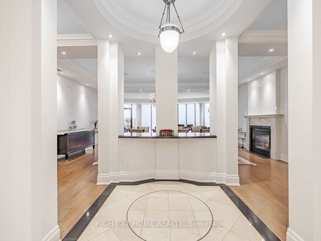 PH15 - 2095 Lake Shore Blvd W