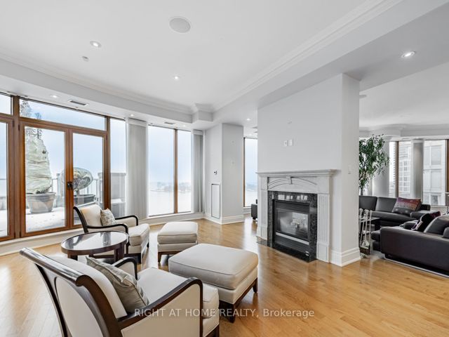 PH15 - 2095 Lake Shore Blvd W