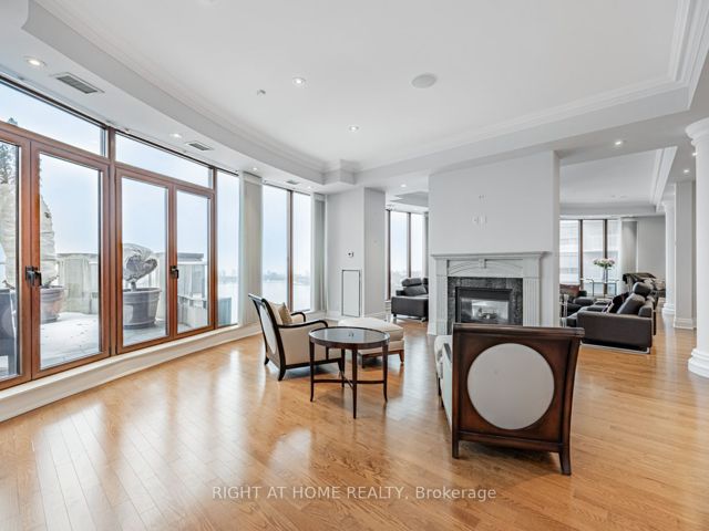 PH15 - 2095 Lake Shore Blvd W