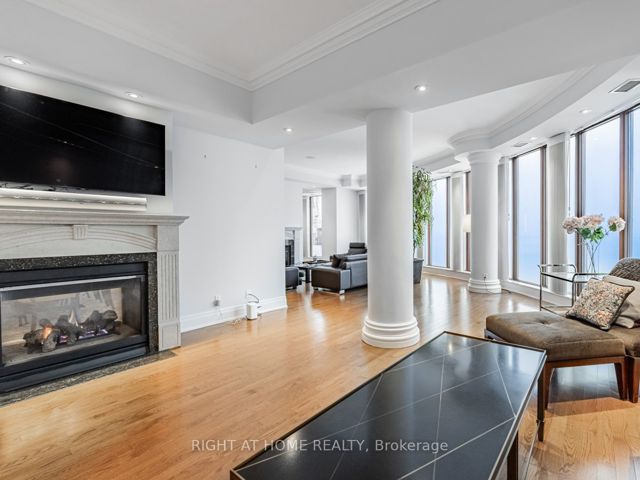 PH15 - 2095 Lake Shore Blvd W