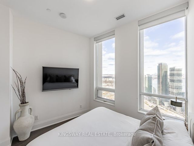 PH 4407 - 36 Park Lawn Rd