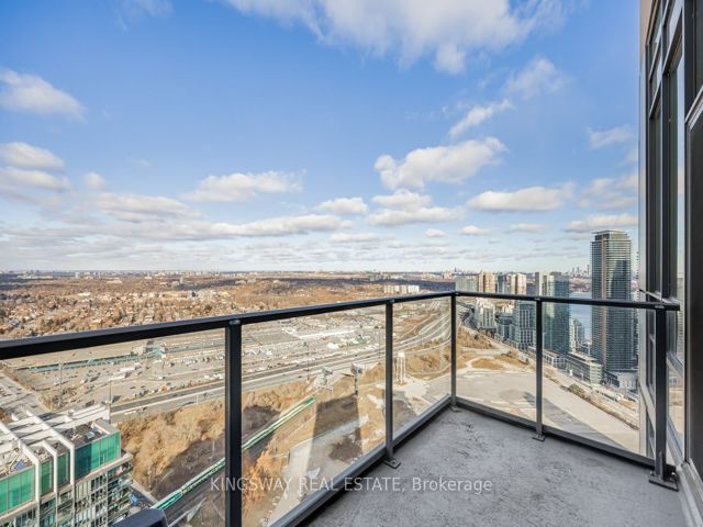 PH 4407 - 36 Park Lawn Rd