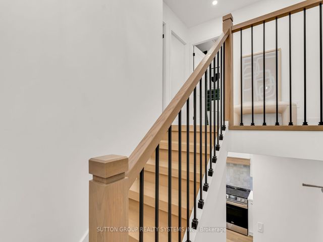 912 - 60 Southport St