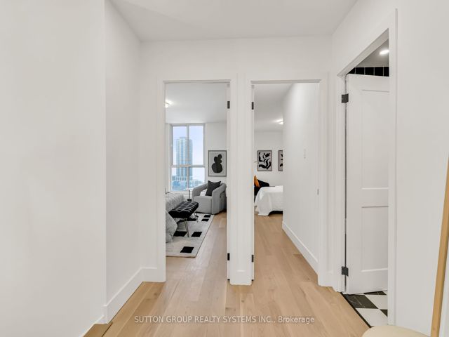 912 - 60 Southport St