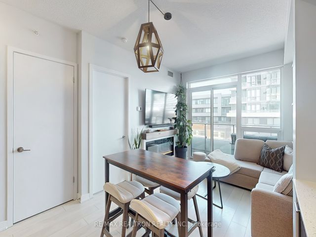 713 - 2212 Lakeshore Blvd W