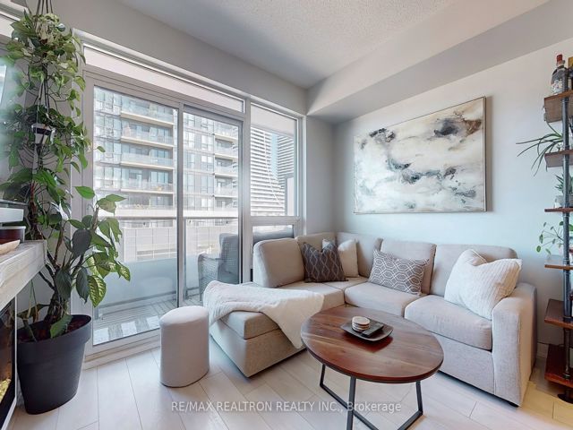 713 - 2212 Lakeshore Blvd W