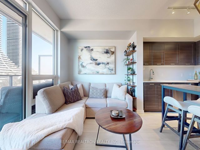 713 - 2212 Lakeshore Blvd W