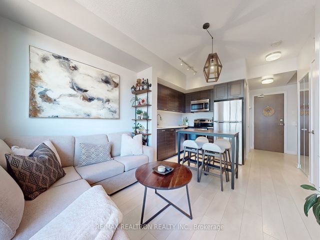 713 - 2212 Lakeshore Blvd W