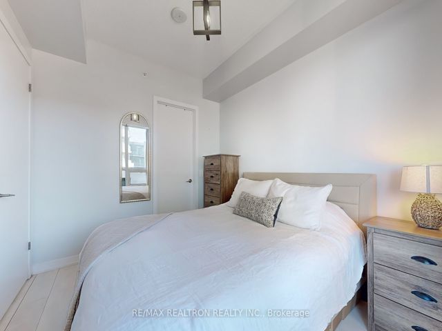 713 - 2212 Lakeshore Blvd W