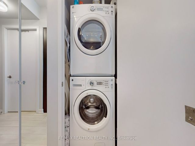713 - 2212 Lakeshore Blvd W