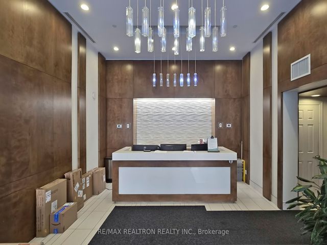 713 - 2212 Lakeshore Blvd W