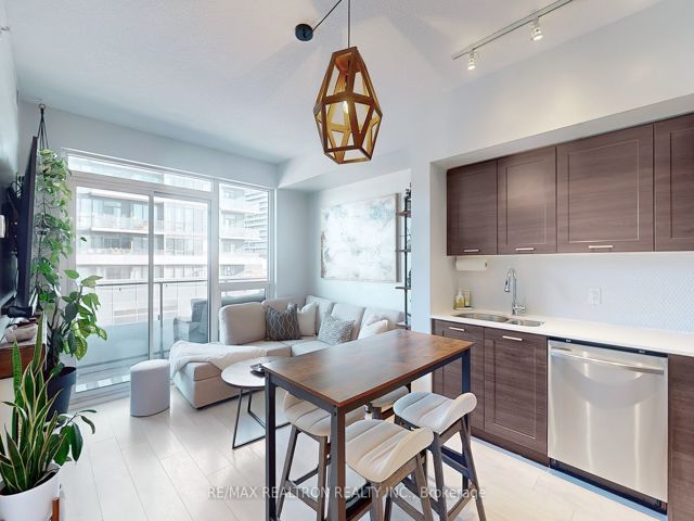 713 - 2212 Lakeshore Blvd W