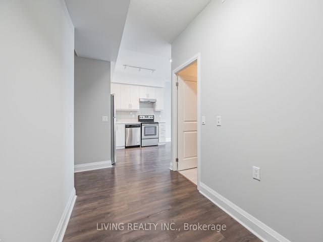 906 - 15 Zorra St