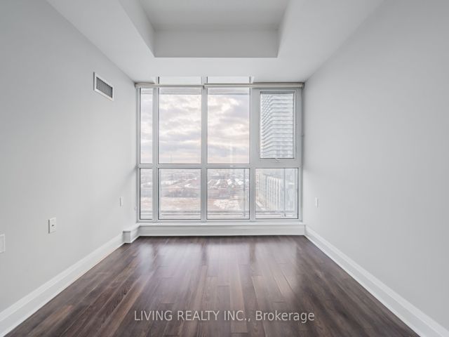 906 - 15 Zorra St