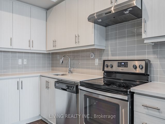 906 - 15 Zorra St