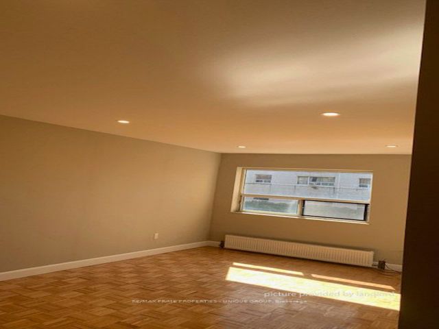 204 - 2202 Weston Rd N