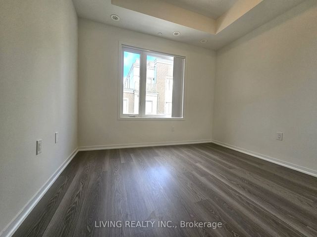 102 - 30 William Jackson Way