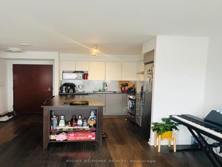 1215 - 160 Flemington Rd