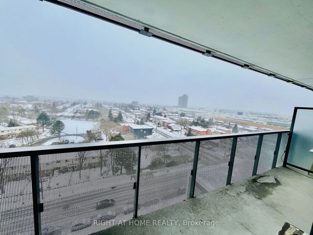 1215 - 160 Flemington Rd