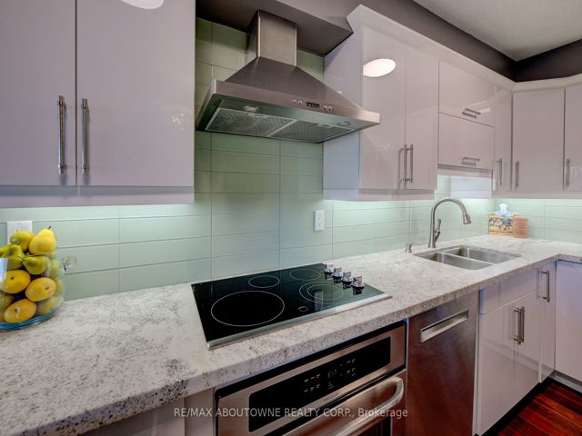 1006 - 260 Scarlett Rd